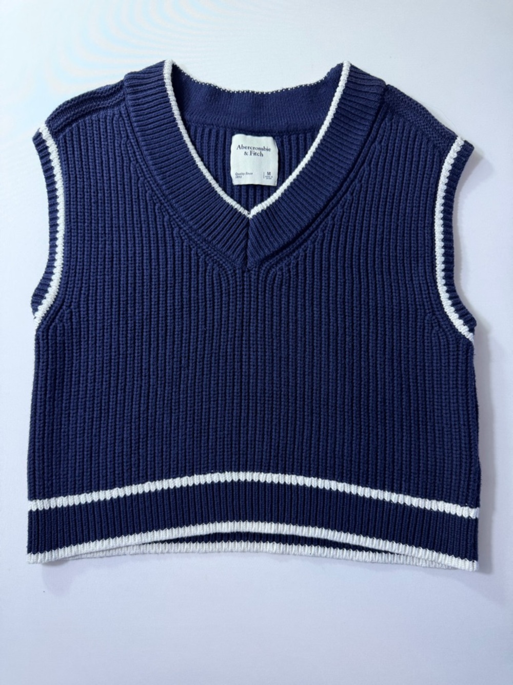 Abercrombie & Fitch Navy Ribbed V‑Neck Sweater Vest with White Trim Sz Medium